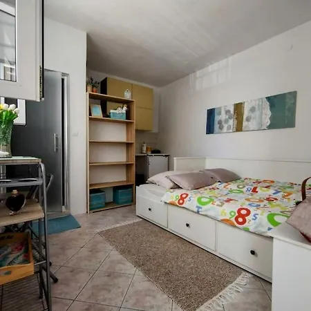 Nomi Studio * Split